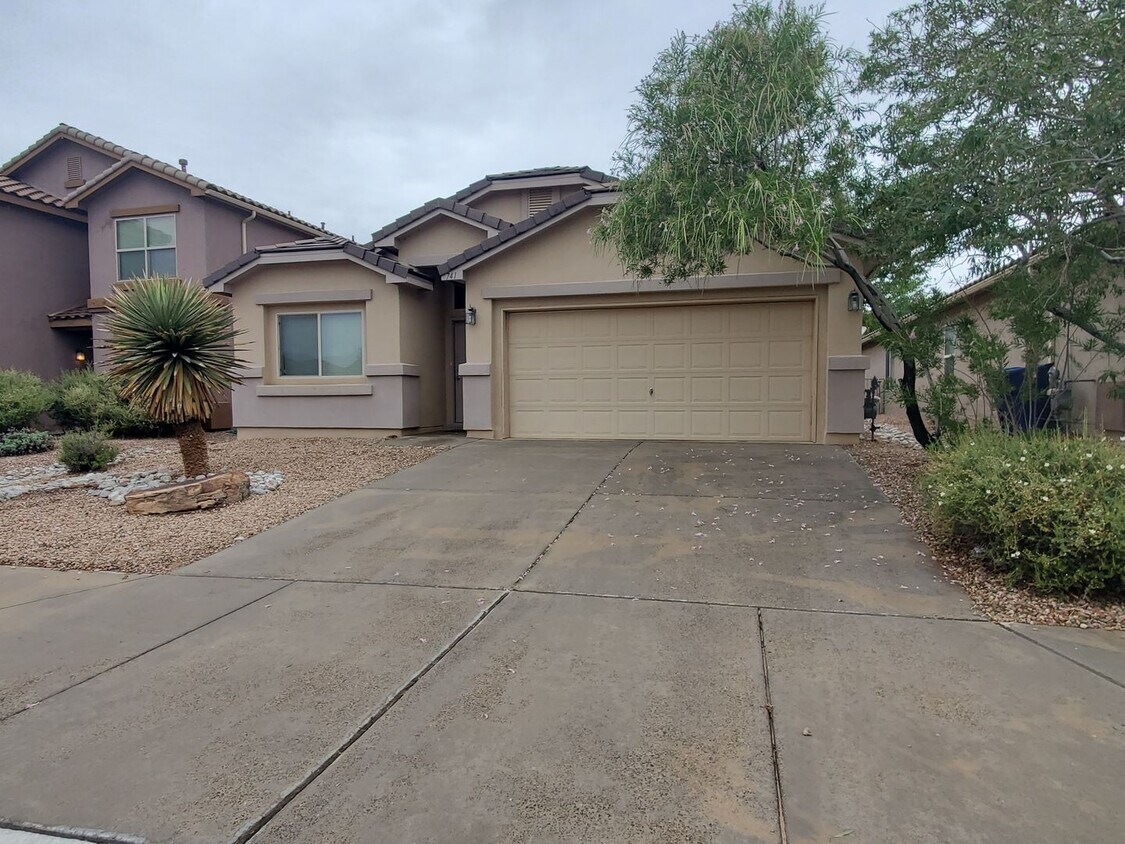 Primary Photo - 3 bed 2 bath 1800 sq ft in Huning Ranch!