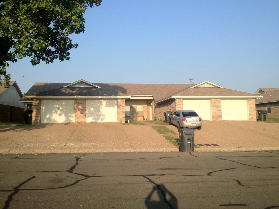 Primary Photo - Duplex