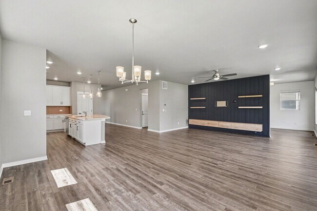 Foto del edificio - Modern 4 Bedroom House in Timnath