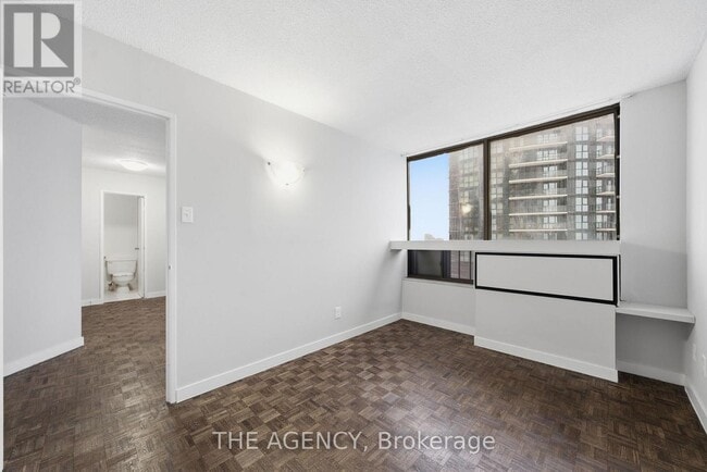 Building Photo - 2360 Dundas St W