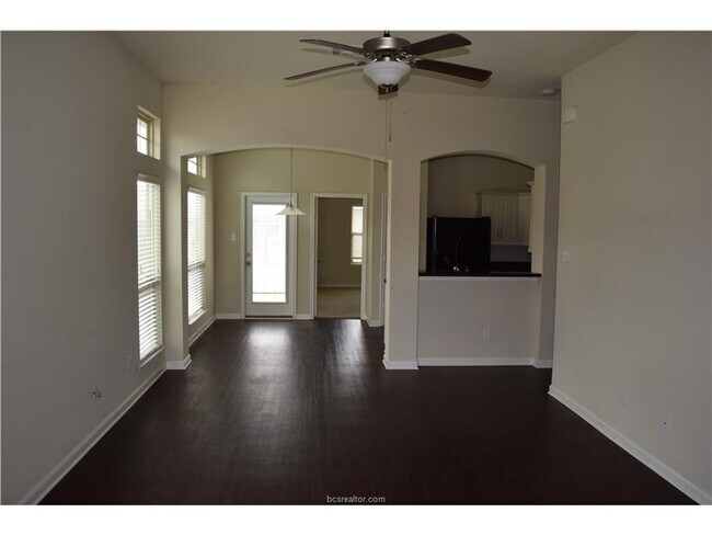 Building Photo - Stunning 3 Bed, 2 Bath in Creek Meadows!