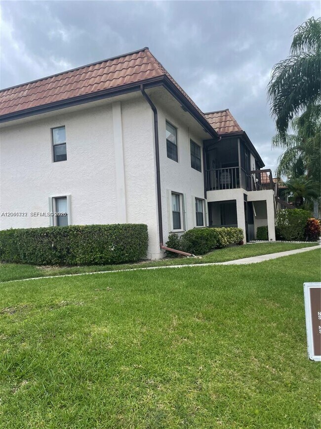 Foto del edificio - 7250 Golf Colony Ct