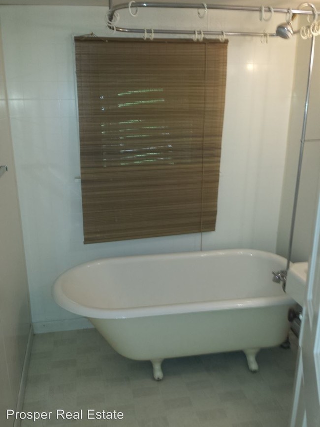 Foto del edificio - 1 br, 1 bath Apartment - 828 Chippewa Street