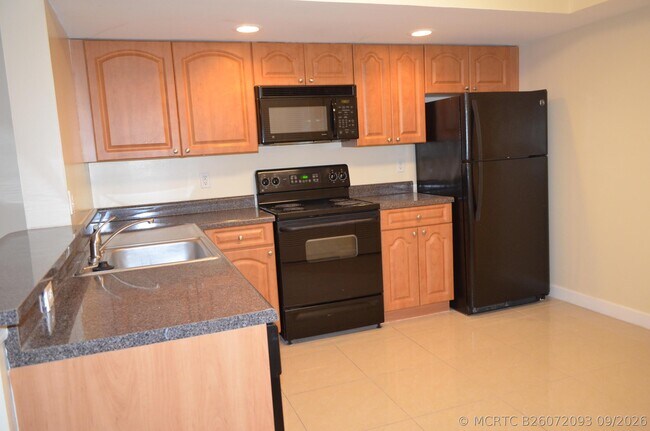 Foto del edificio - 5821 Riverside Dr