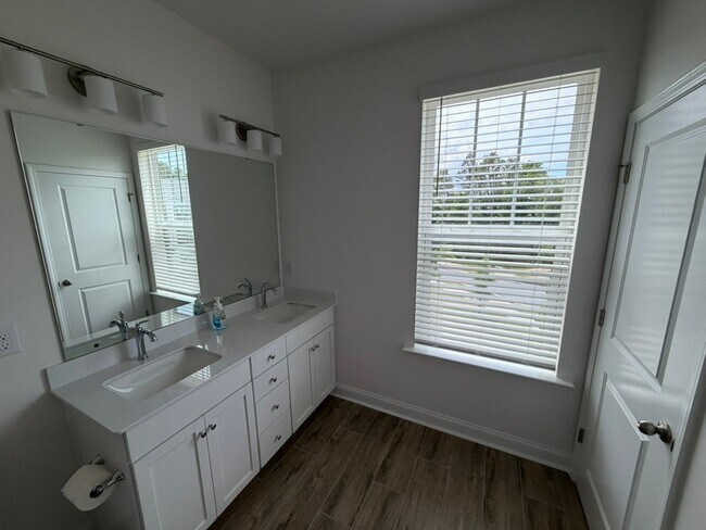 Foto del edificio - 15359 Ballancroft Pkwy