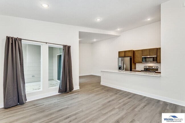 Foto del edificio - 3 bed, 2 bath duplex SE Wichita