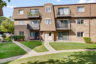 Building Photo - 9418 Bay Colony Dr