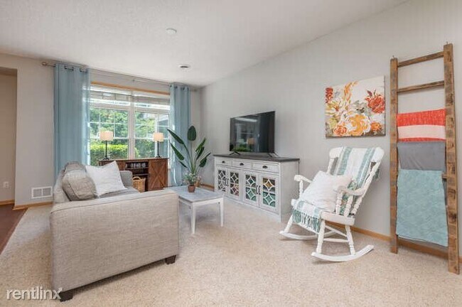 Building Photo - 3 br, 1.5 bath Townhome - 5787 Colony Lane