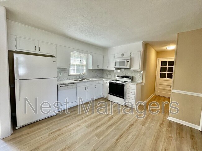 Foto del edificio - 5967 Lake Trail Dr