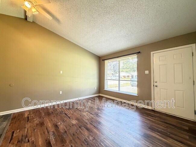 Foto del edificio - 1442 Clinton Dr