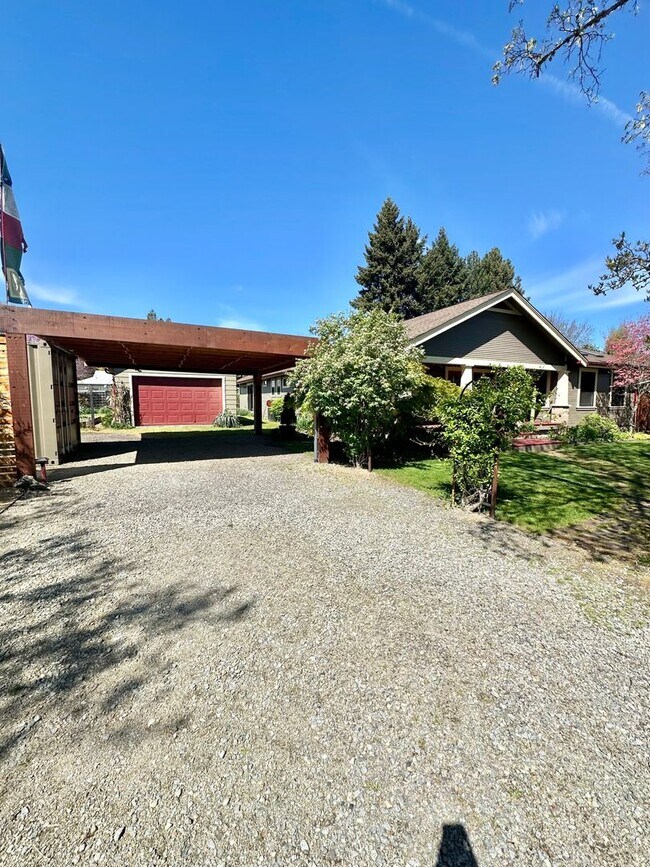 Foto del edificio - 3 Bedroom 2 Bath House