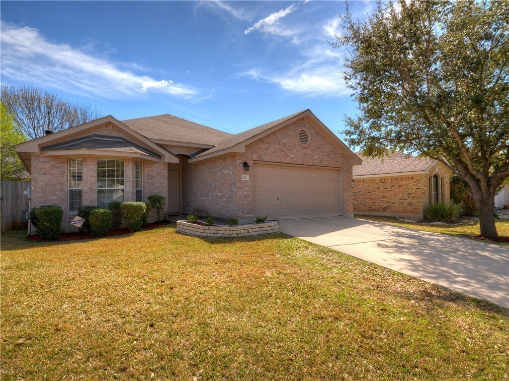 Primary Photo - CHARMING CHANDLER CREEK HOME