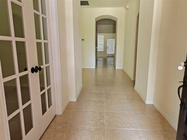 Foto del edificio - 5551 Twin Rivers Ln