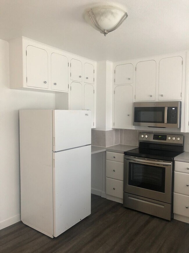 Foto del edificio - 3-Bedroom 1-Bath (A/C) Private Back Yard - Garage $1,875 (Albany)