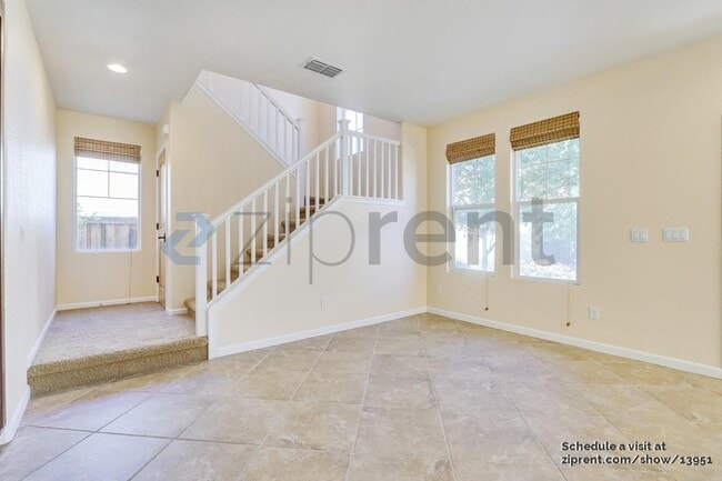 Foto del edificio - 704 Moore Way