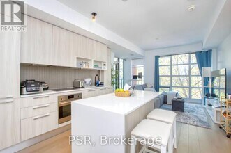 Building Photo - 501 Adelaide St W