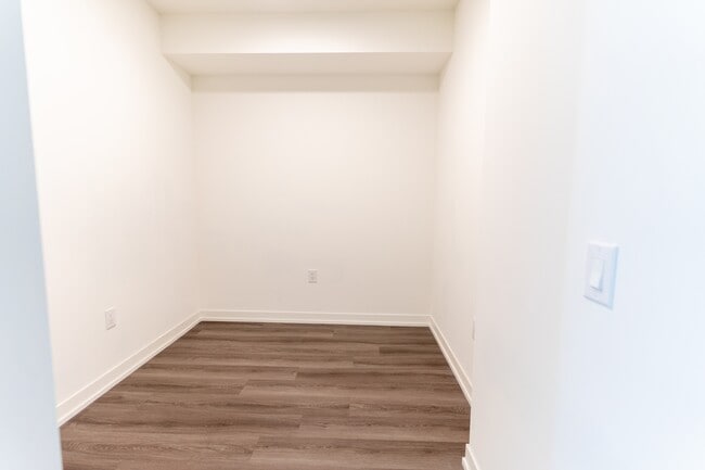 Building Photo - 138-4138 Downes St