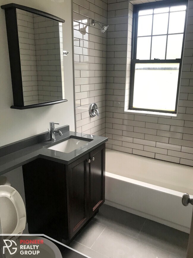 Foto del edificio - 1450 W Byron Ave