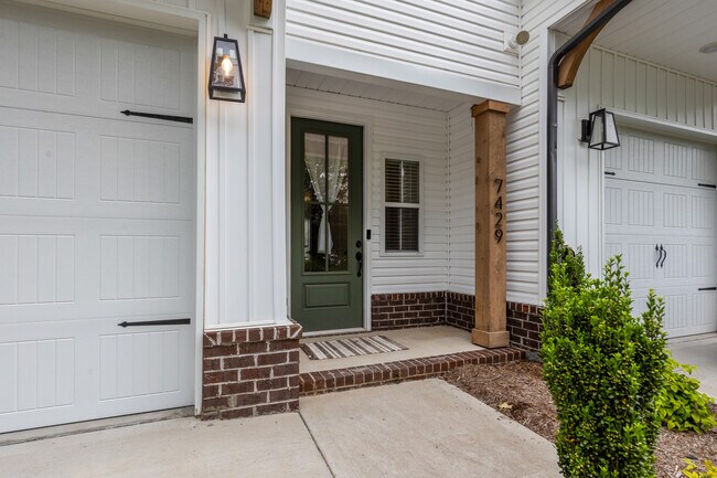 Foto del edificio - 7429 Thomas Ln