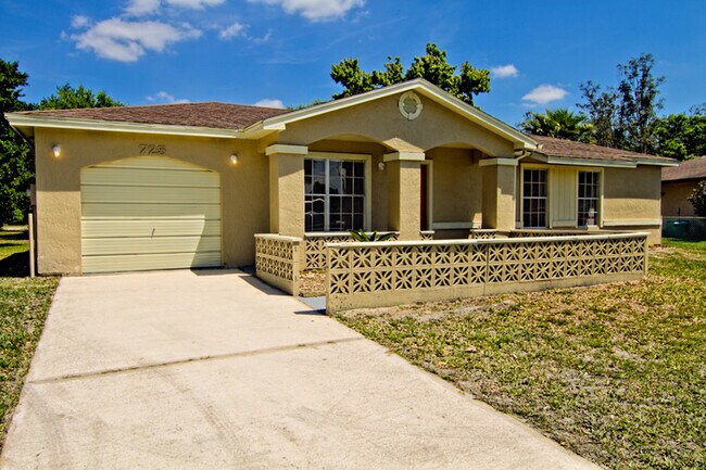 Building Photo - 725 Caribou Dr