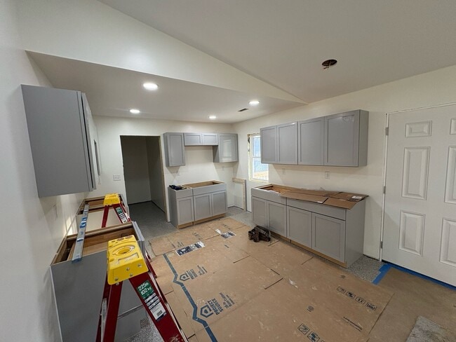 Building Photo - 276 Barker Road APT B