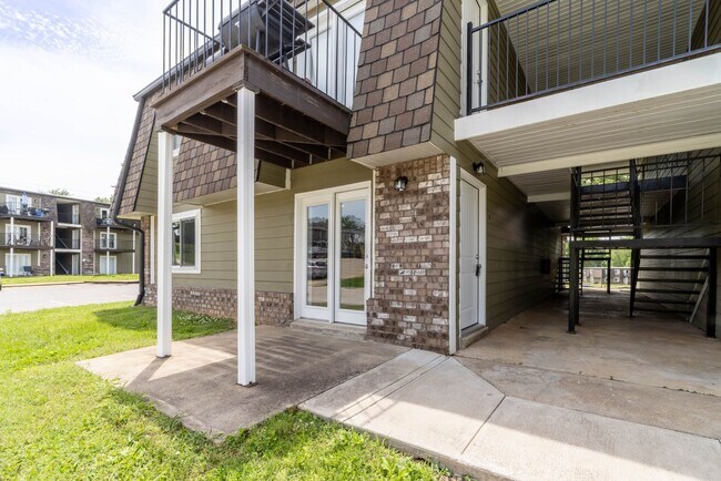 Foto del edificio - 311 Hawkins Rd