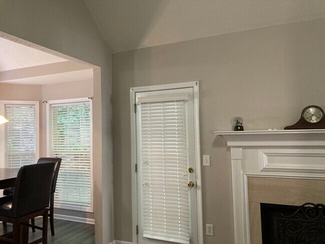 Building Photo - 215 Brookstone Point