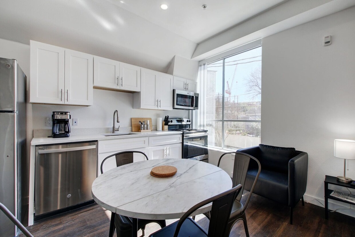 Foto principal - West Campus Studio @ Avia Apartments