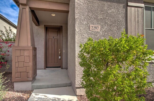 Foto del edificio - 4 Bedroom + 3 Bathroom + Loft + 2 Car Gara...