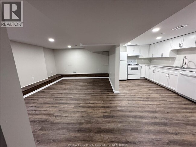 Photo du bâtiment - 1605 Dougall Ave