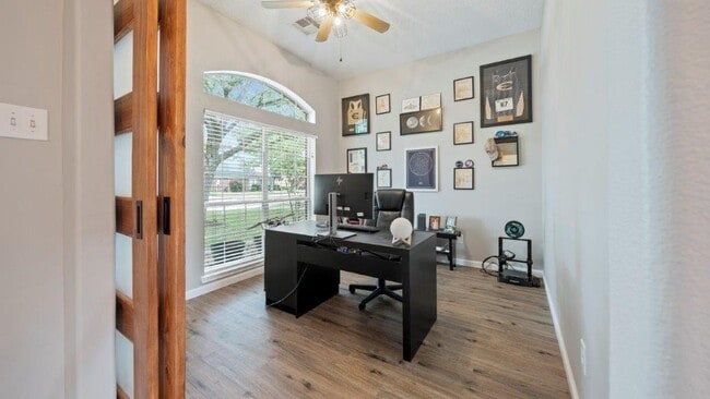 Foto del edificio - 6163 Darlington Ct
