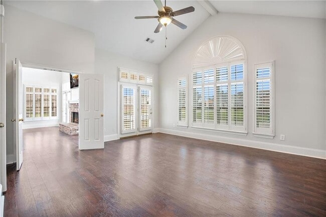 Building Photo - 304 Mistletoe Dr