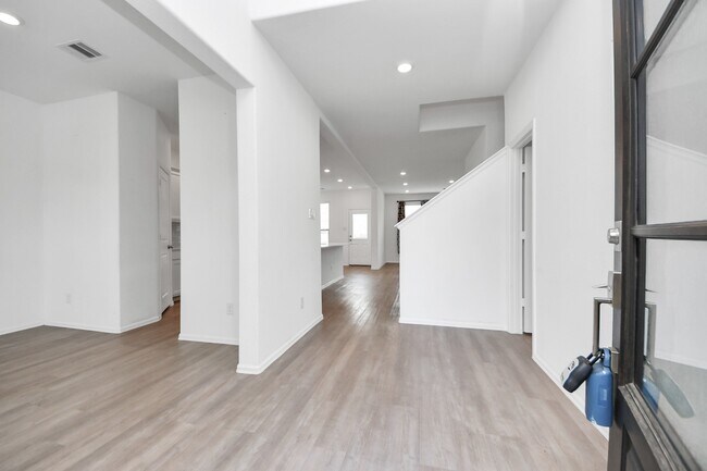 Foto del edificio - 24063 Hawthorn Lks Dr
