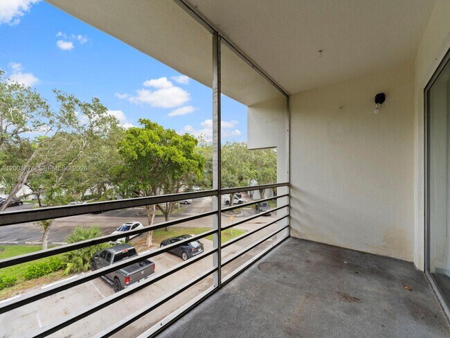 Foto del edificio - 4235 N University Dr