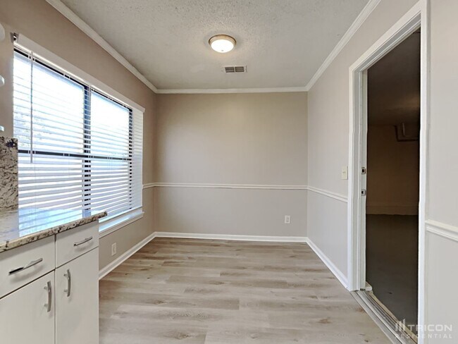 Building Photo - 1056 Rene Ct