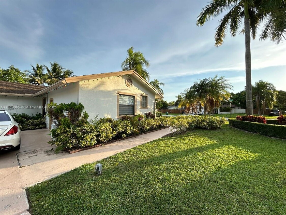 Primary Photo - 14850 SW 156th St