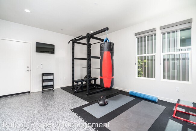 Building Photo - 3 br, 2.5 bath House - 1015 Somerton Dr