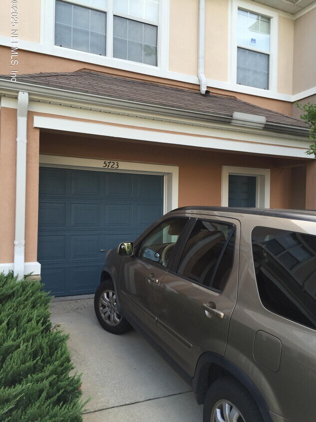 Foto principal - 5723 Parkstone Crossing Dr