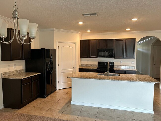 Foto del edificio - 381 Squires Grove Dr