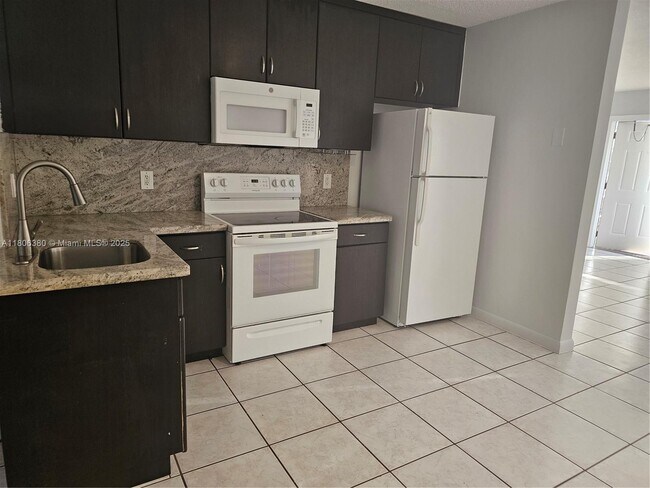 Foto del edificio - 4564 NW 16th Terrace