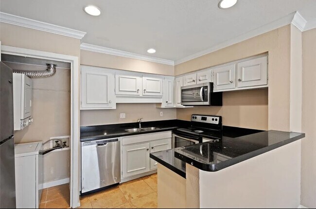 Foto del edificio - Room in Condo on Fleetwood Oaks Ave