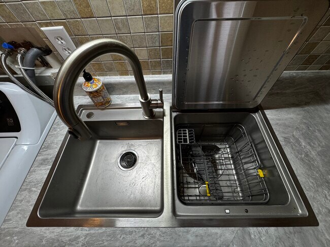 Building Photo - 1284 Slater Rd