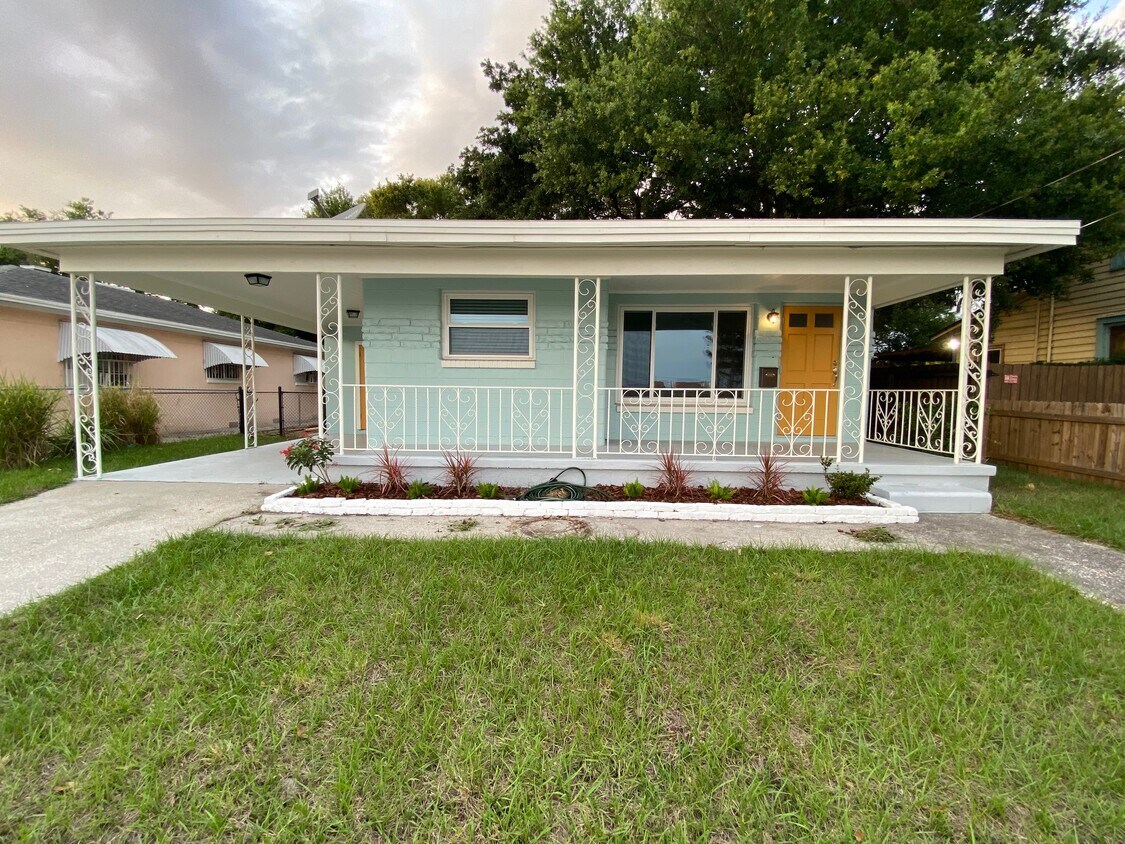 Primary Photo - 517 W Ross Ave