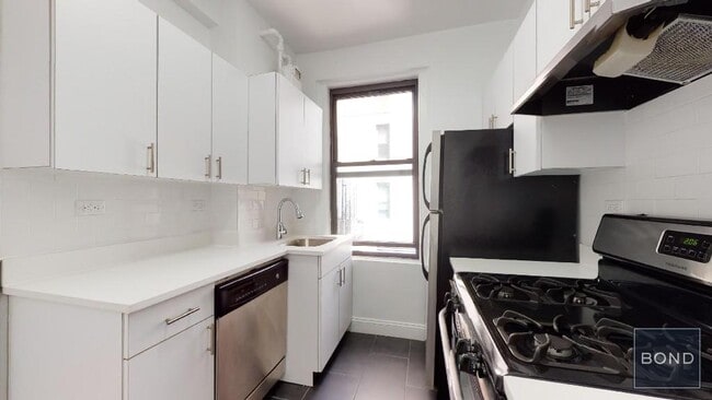 Building Photo - 156 E 37th St