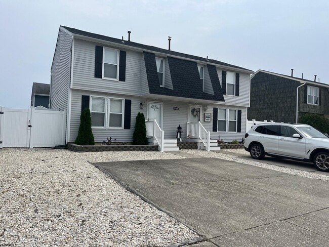 Building Photo - 5108 Ontario Dr