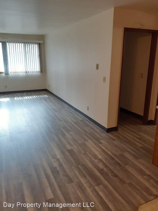 Building Photo - 150 Memorial Cir