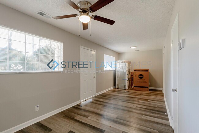 Building Photo - NOW OFFERING HALF OFF THE FIRST FULL MONTH...