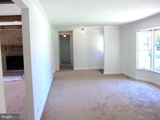 Foto del edificio - 25685 Edgeview Rd