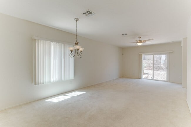 Building Photo - Spacious & Bright 3-Bed Home in Desirable ...