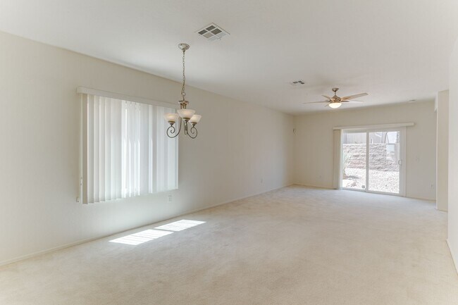 Foto del edificio - Spacious & Bright 3-Bed Home in Desirable ...